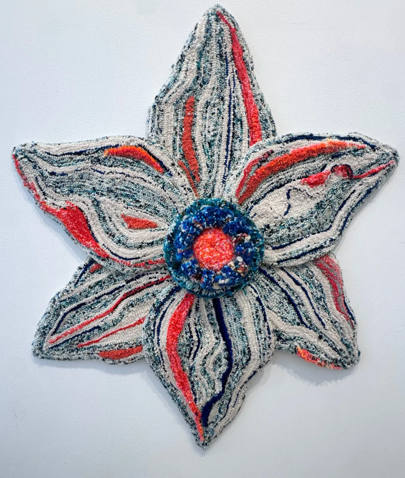 Organisme 12, textile de Eponine Lutz, 2026, Galerie Calderone